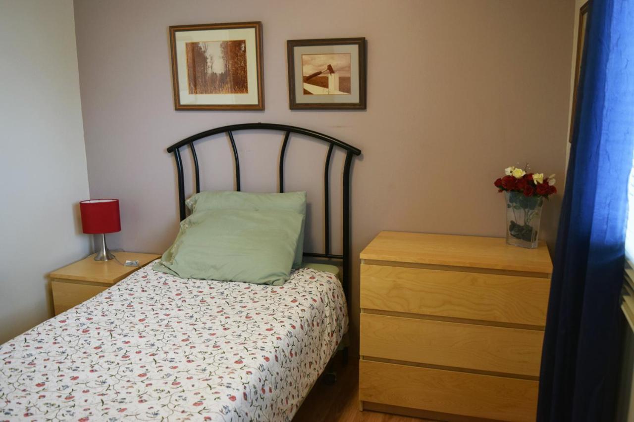 The Dewberry Homestay B&B Edmonton Exterior foto